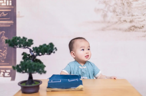 馆陶五个月宝宝可以站吗